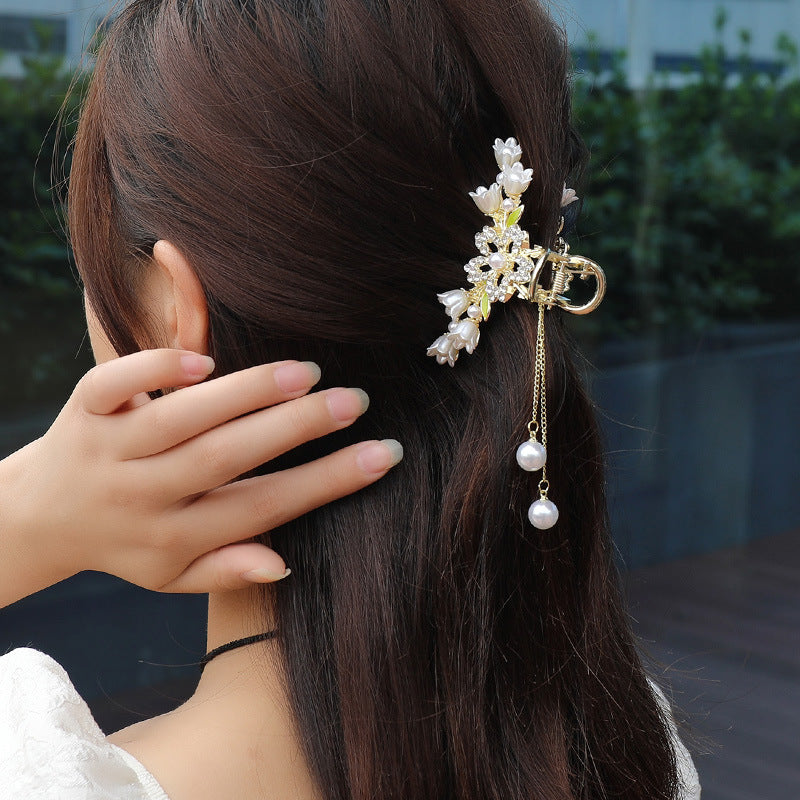 Grampo de cabelo meio amarrado com flor de borla de pérola, clipe de orquídea de sino, tamanho médio